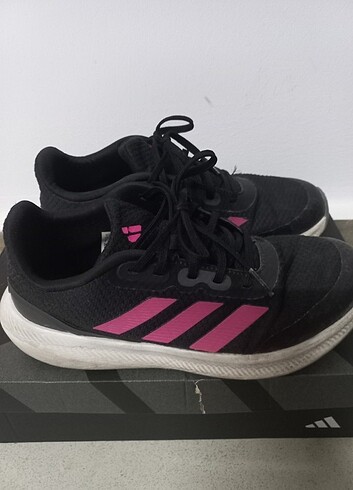 36 Beden siyah Renk Adidas spor ayakkabı sandalet ve açık ayakkabi