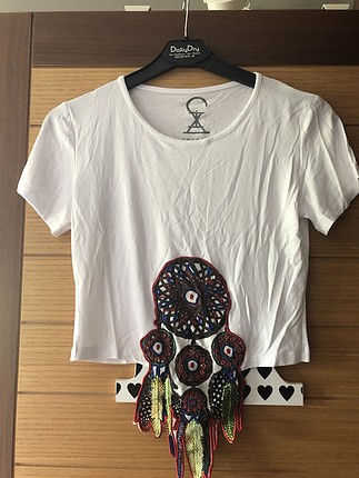 Beyaz tshirt