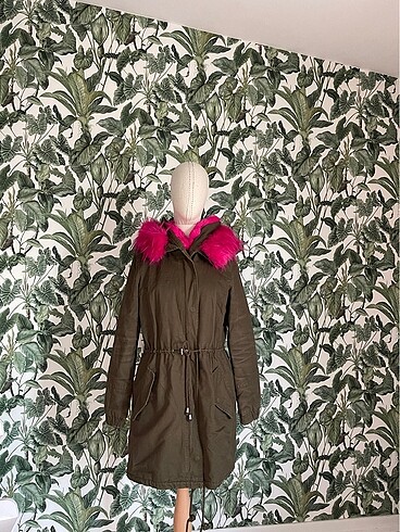 Haki yeşil pembe kürklü parka mont - Görsel 2