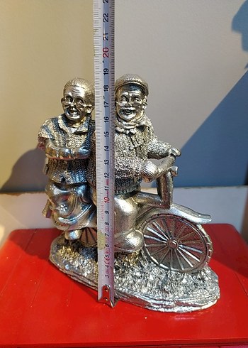 Bisiklet süren yaşlı çift Figür - Görsel 3