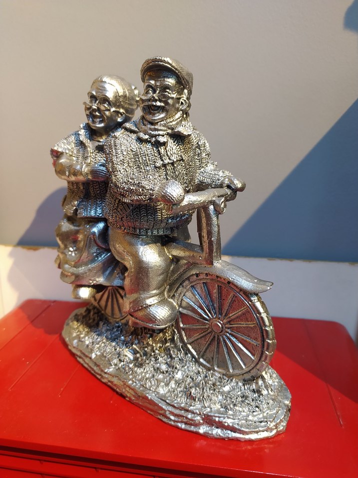 Bisiklet süren yaşlı çift  Figür - Görsel 2