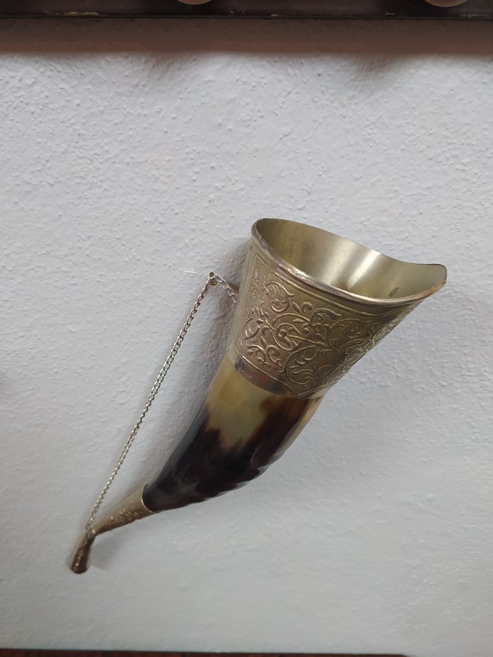 Antika Boynuz Şekilli Vazo - Görsel 2