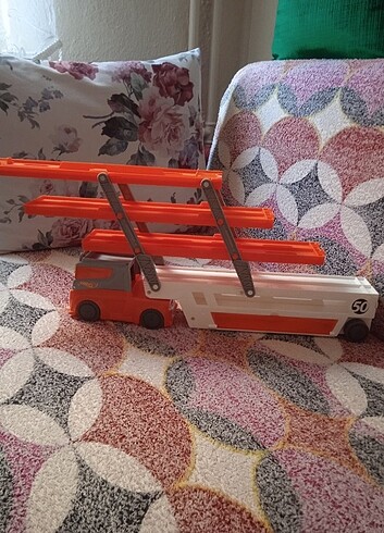 Hotwheels mega tır 