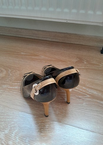 Bej Siyah Desenli Tokalı Stiletto - Görsel 2