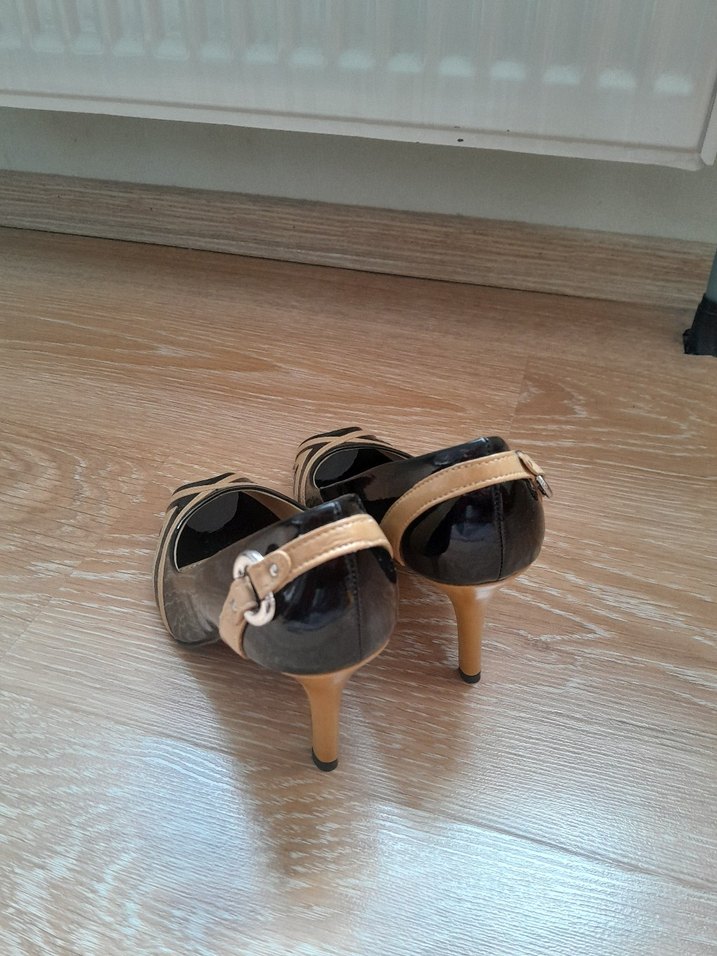 Bej Siyah Desenli Tokalı Stiletto - Görsel 2