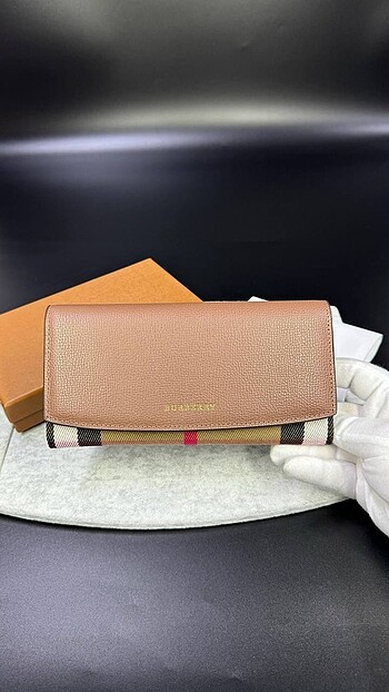 BURBERRY GENİŞ MONOGRAM CÜZDAN