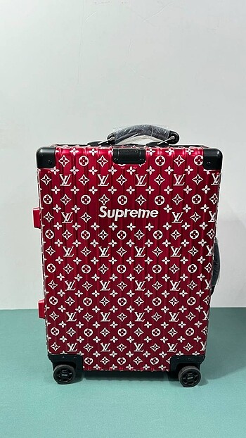 LOUİS VUİTTON X SUPREMEVALİZ ÇANTA KIRMIZI