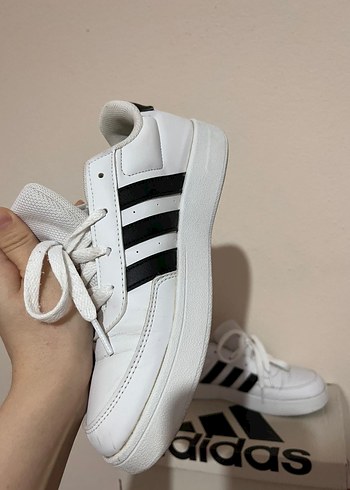 Beyaz Siyah Adidas Kadın Spor Ayakkabı - Görsel 3