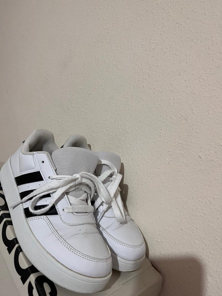 Beyaz Siyah Adidas Kadın Spor Ayakkabı - Görsel 2