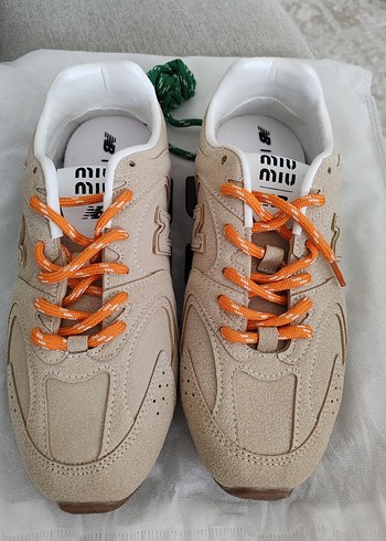 New Balance Bej Süet Spor Ayakkabı Turuncu Bağcıklı NEW Balance