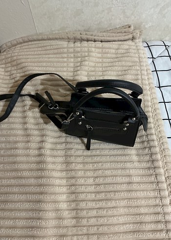 Siyah Deri Tokalı Gotik Kadın Çanta - Görsel 2