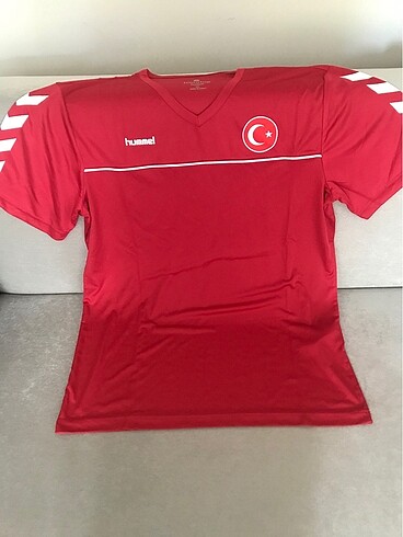 Hummel forma bedenleri M-XL vardır