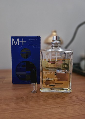 Escentric Molecule M+ Iris 2 ml
