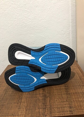 42 Beden Adidas EQ21 Run Erkek Koşu Ayakkabısı