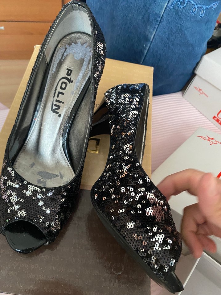 Siyah Parlak Yılan Desenli Topuklu Kadın Ayakkabı - Görsel 2