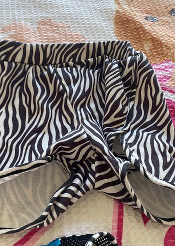 Zebra Desenli Kısa Spor Sütyeni ve sortu - Görsel 3