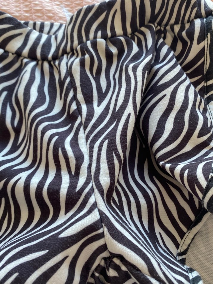 Zebra Desenli Kısa Spor Sütyeni ve sortu - Görsel 5