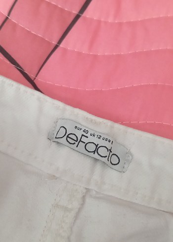 Kadın Beyaz Yırtık Mini Kot Şort - Görsel 3