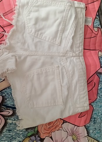 Kadın Beyaz Yırtık Mini Kot Şort - Görsel 2