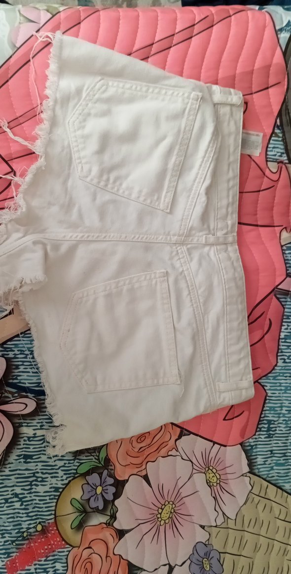 Kadın Beyaz Yırtık Mini Kot Şort - Görsel 2