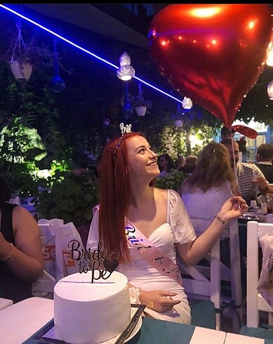 m Beden BEYAZ KISA ELBİSE