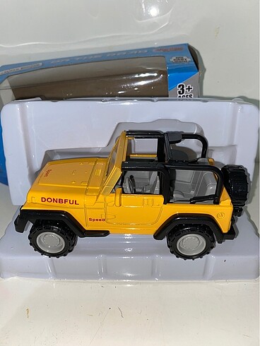  1:64 Ölçekli Lisanlı Araba