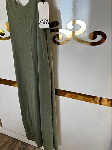 Zara Zara model yırtmaç detaylı midi boy elbise