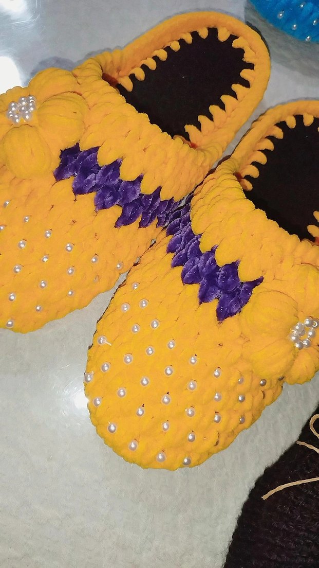 Sarı Nakışlı Örgü Kadın Terlik - Görsel 3