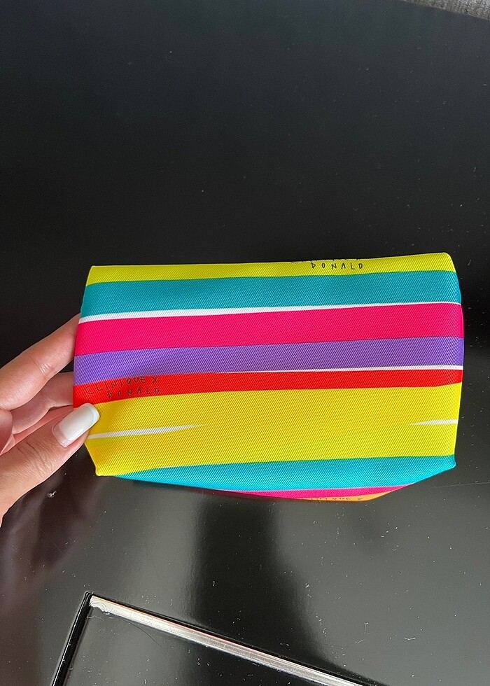 Clinique makyaj çantası - Görsel 3