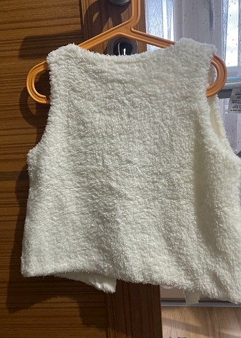 Kız Çocuk 4/5 yaş Beyaz Peluş Yelek Kalp Detaylı - Görsel 3