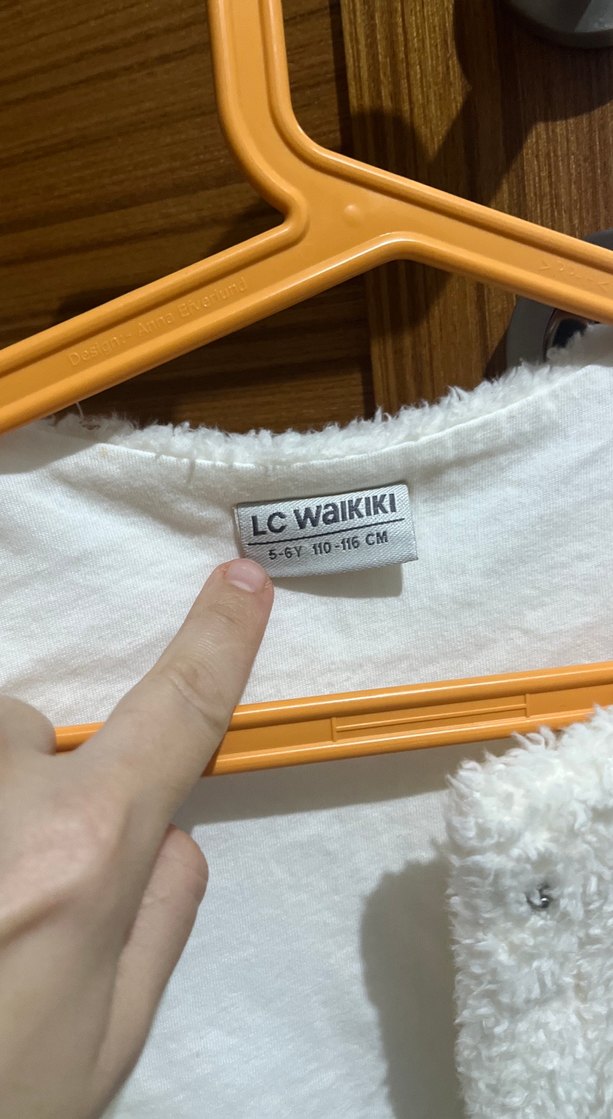 Kız Çocuk 4/5 yaş Beyaz Peluş Yelek Kalp Detaylı - Görsel 2