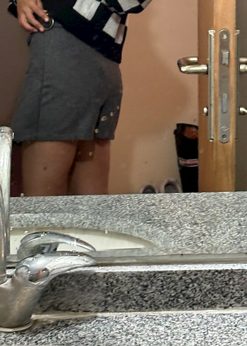 Gri Deri Kemerli Mini Şort - Görsel 4