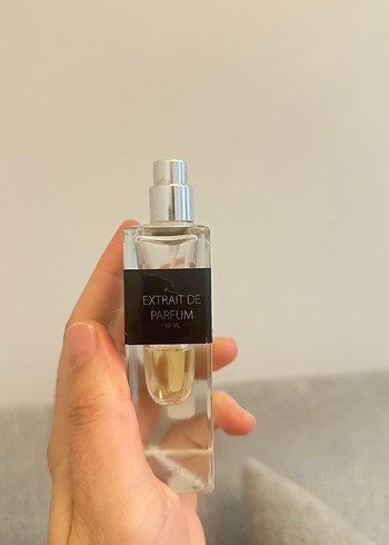 Şeffaf Cam Kadın Parfümü - Görsel 2