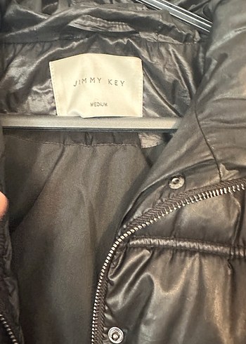 Parlak Siyah Deri Şişme Kadın Mont - Görsel 3