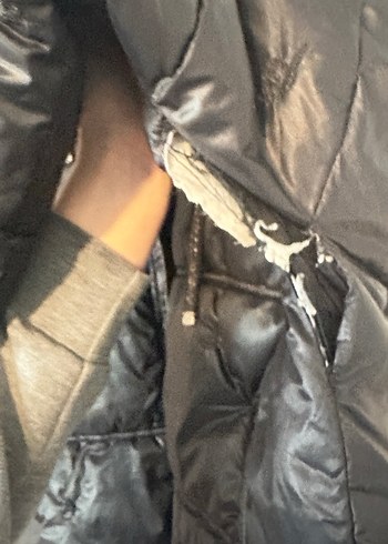 Parlak Siyah Deri Şişme Kadın Mont - Görsel 4