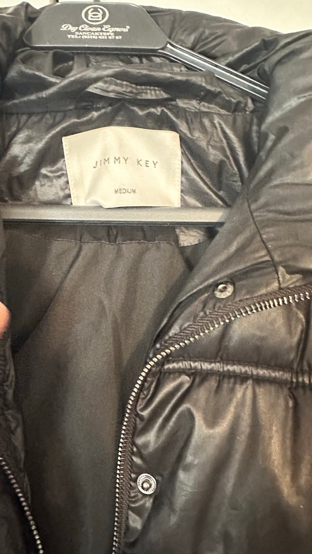 Parlak Siyah Deri Şişme Kadın Mont - Görsel 3