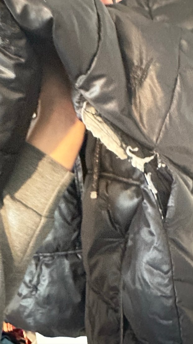 Parlak Siyah Deri Şişme Kadın Mont - Görsel 4