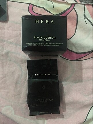 Hera black cushion
