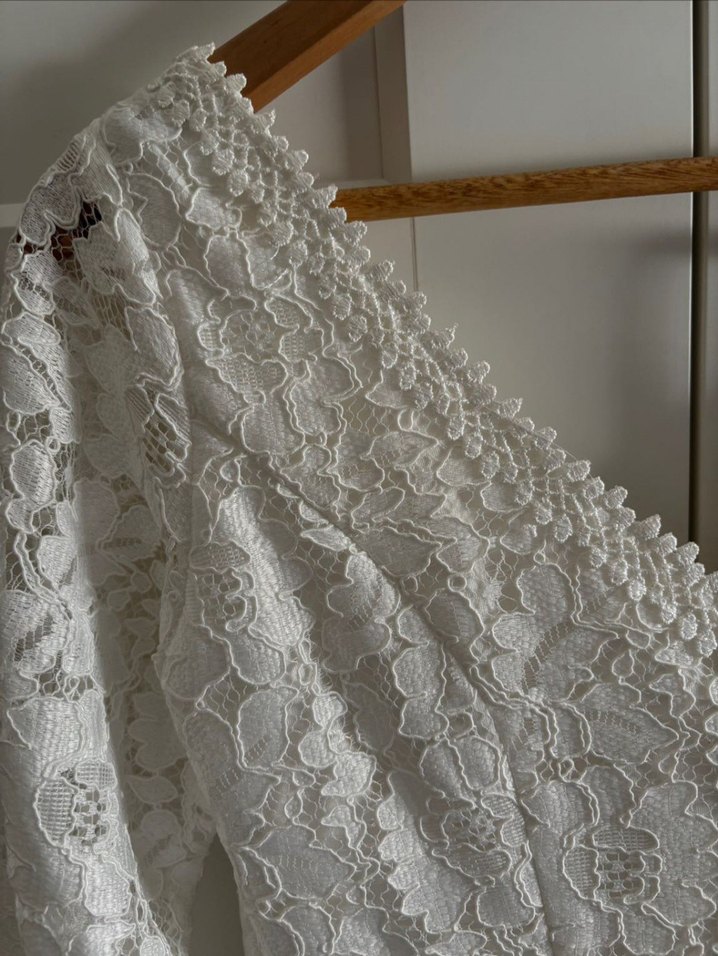 Dantel Detaylı V Yakalı Uzun Kollu Beyaz Gelinlik - Görsel 4