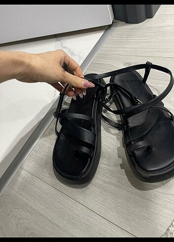Bershka Kadın urban bantlı sandalet 