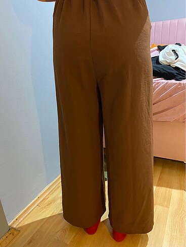 36 Beden Kahverengi yırtmaç detaylı pantolon