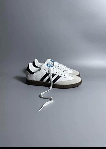 Adidas Beyaz Kadın Spor Ayakkabı 39 numara satıldı