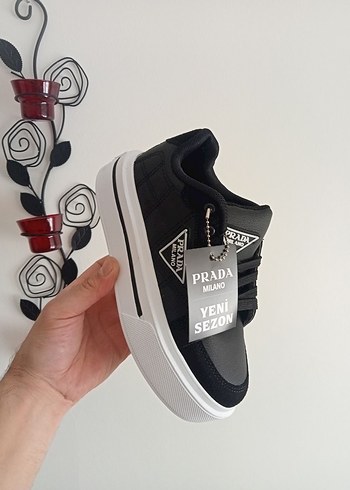 PRADA MİLANO