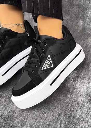 40 Beden siyah Renk PRADA MİLANO