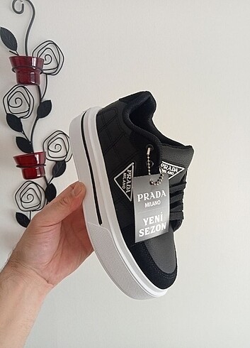 39 Beden siyah Renk PRADA