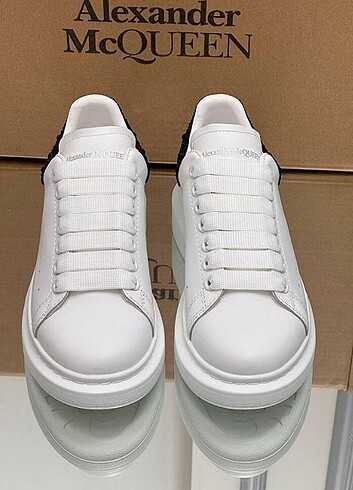 37 Beden beyaz Renk ALEXANDER MCQUEEN