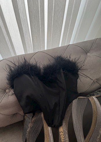 Trendyol & Milla Siyah Kürklü Straplez Gotik Mini Büstiyer