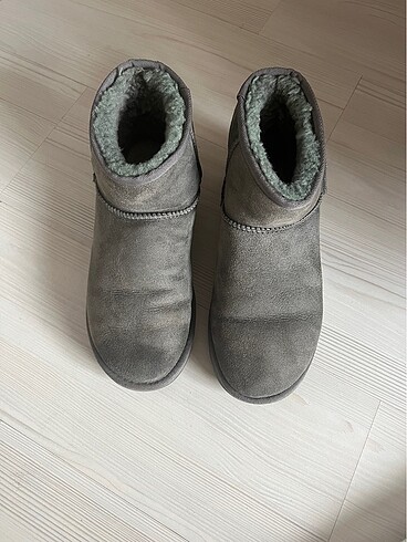 Ugg bot