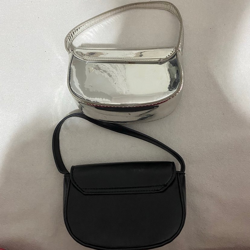 Siyah ve Parlak Metal Tokalı Kadın Çantaları - Görsel 2