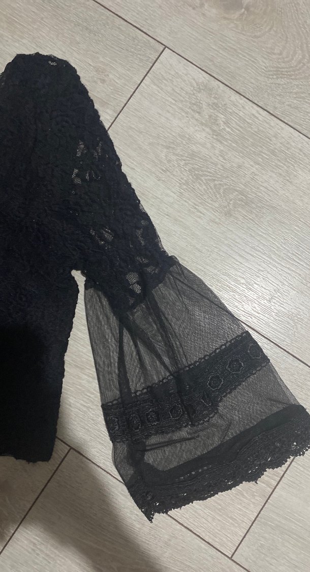 Dantel Detaylı Siyah Gotik Bluz - Görsel 3